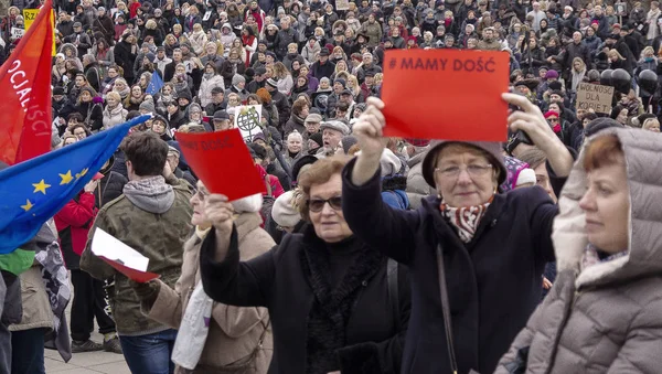 Polska kvinnor i strejk under internationella kvinnodagen, mot — Stockfoto