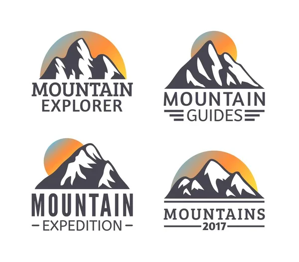 Hand getrokken bergen Logo set. Ski Resort vector iconen, berg silhouet elementen — Stockvector