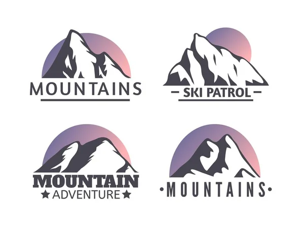 Hand getrokken bergen Logo set. Ski Resort vector iconen, berg silhouet elementen — Stockvector
