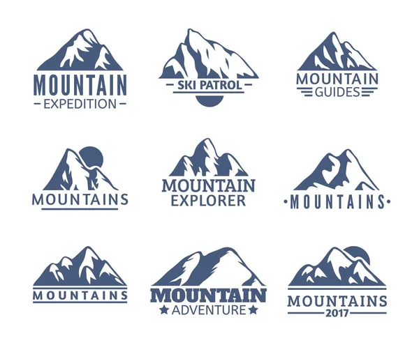 Ручной рисунок Горы Логотип набор. Векторные иконки горнолыжного курорта, элементы горного силуэта. Изолированные символы езды и сноуборда, дорожные ярлыки — стоковый вектор