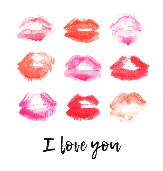 Hand getekende mode illustratie lippenstift kus. Vrouwelijke kaart met rode lippen en de tekst "I love you" — Stockfoto