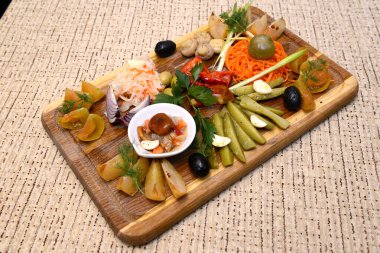 Geleneksel Romanya yemekleri için menü