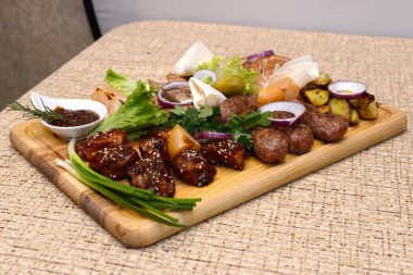 Geleneksel Romanya yemekleri için menü