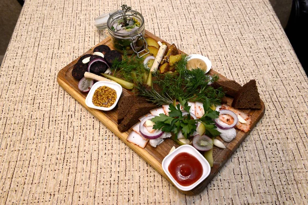 Geleneksel Romanya yemekleri için menü