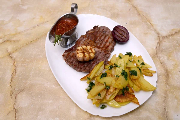 Geleneksel Romanya yemekleri için menü