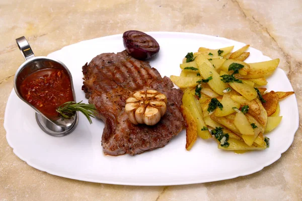 Geleneksel Romanya yemekleri için menü