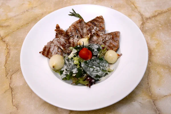 Geleneksel Romanya yemekleri için menü