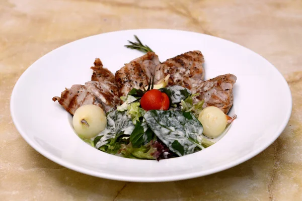 Geleneksel Romanya yemekleri için menü