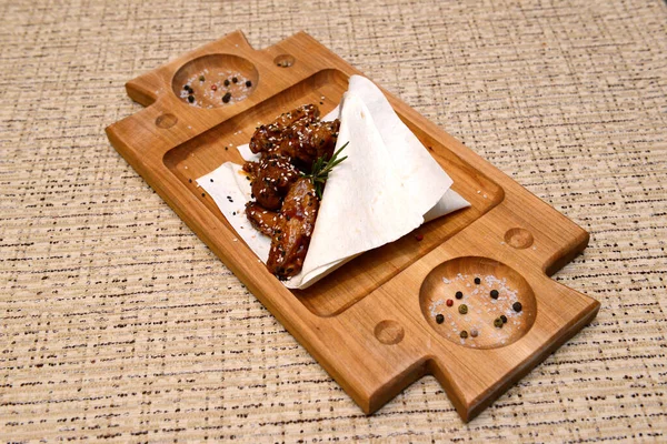 Geleneksel Romanya yemekleri için menü