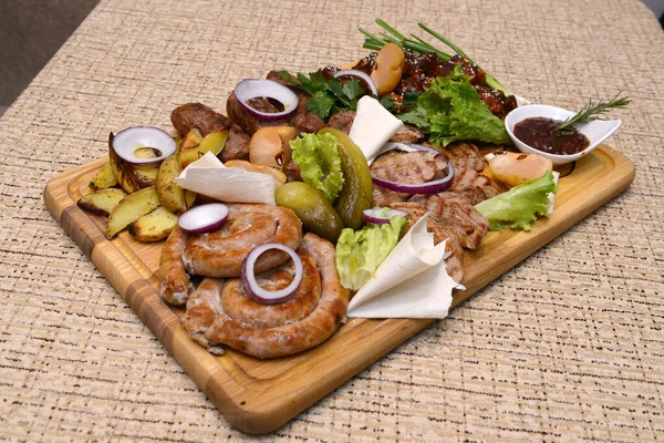 Geleneksel Romanya yemekleri için menü