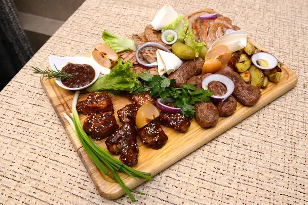 Geleneksel Romanya yemekleri için menü