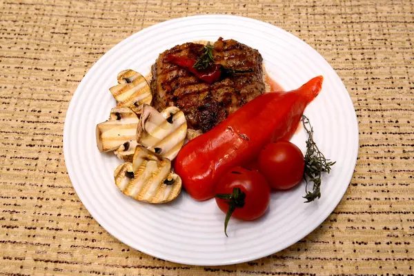 Geleneksel Romanya yemekleri için menü