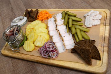 Geleneksel Romanya yemekleri için menü