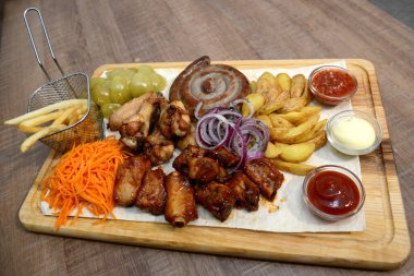 Geleneksel Romanya yemekleri için menü