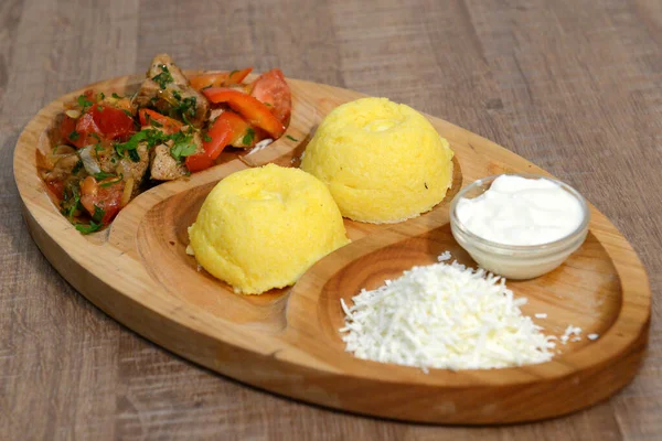 Geleneksel Romanya yemekleri için menü