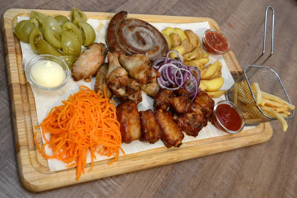 Geleneksel Romanya yemekleri için menü