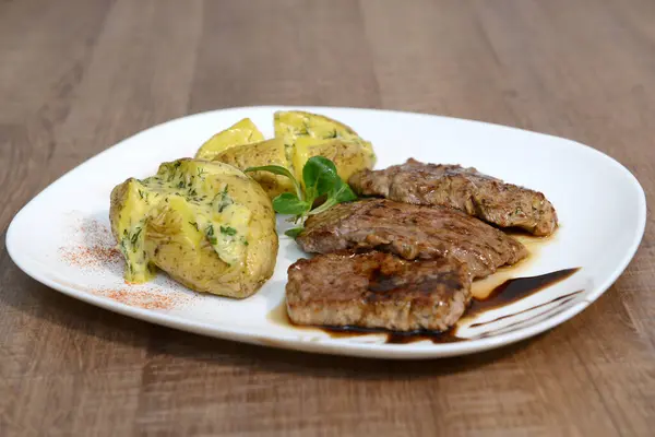 Geleneksel Romanya yemekleri için menü