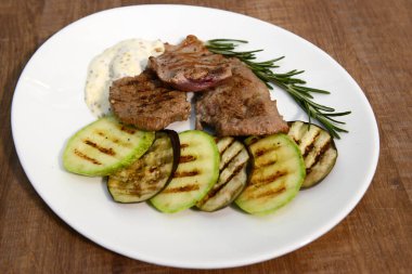 Geleneksel Romanya yemekleri için menü