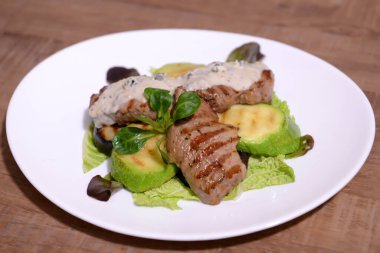 Geleneksel Romanya yemekleri için menü