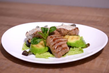 Geleneksel Romanya yemekleri için menü