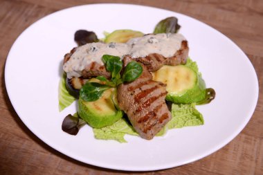 Geleneksel Romanya yemekleri için menü