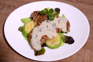 Geleneksel Romanya yemekleri için menü