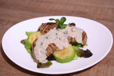 Geleneksel Romanya yemekleri için menü