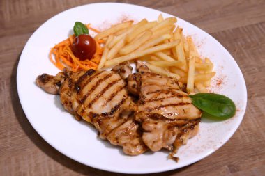 Geleneksel Romanya yemekleri için menü