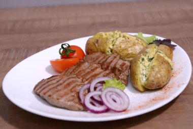 Geleneksel Romanya yemekleri için menü