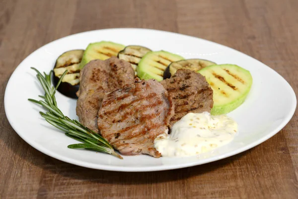 Geleneksel Romanya yemekleri için menü