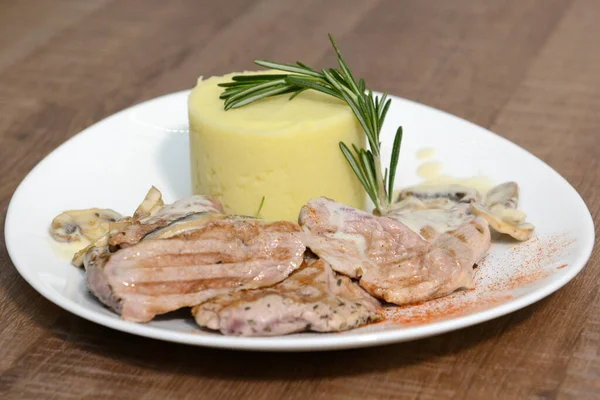 Geleneksel Romanya yemekleri için menü