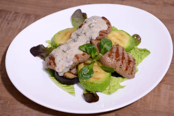 Geleneksel Romanya yemekleri için menü