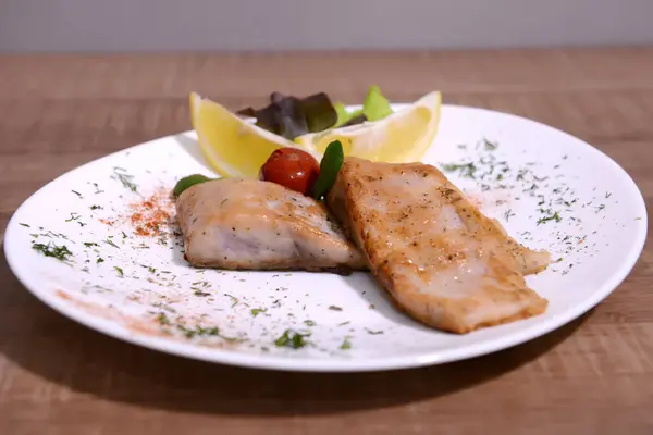 Geleneksel Romanya yemekleri için menü