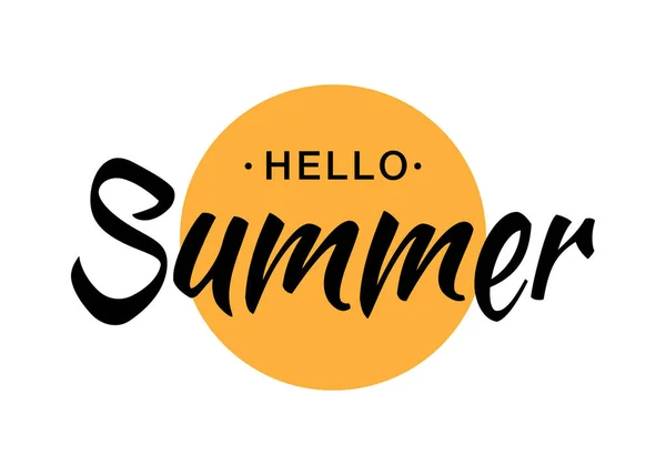 Lettrage vectoriel noir Hello Summer avec cercle solaire jaune isolé sur fond blanc. Logo de design typographique d'été amusant pour t-shirt, affiche, flyer . — Image vectorielle