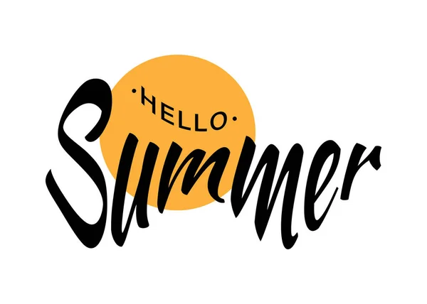 Black Vector Lettering Hello Summer con cerchio sole giallo isolato su sfondo bianco. Divertente logo di design tipografico estivo per t-shirt, poster, volantino . — Vettoriale Stock