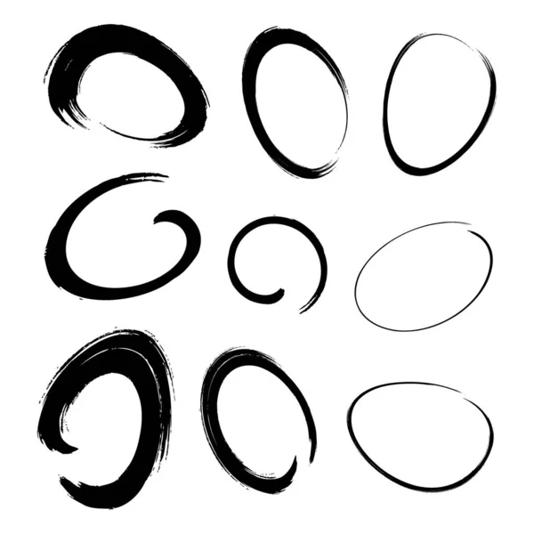Hand drawn watercolor circle brush stroke set. Grunge chalk scribble ellipse and circle design elements for banner, insignia ,logo, Icon and badge. Brush circular freehand line smears. Vector doodle. — Stock Vector