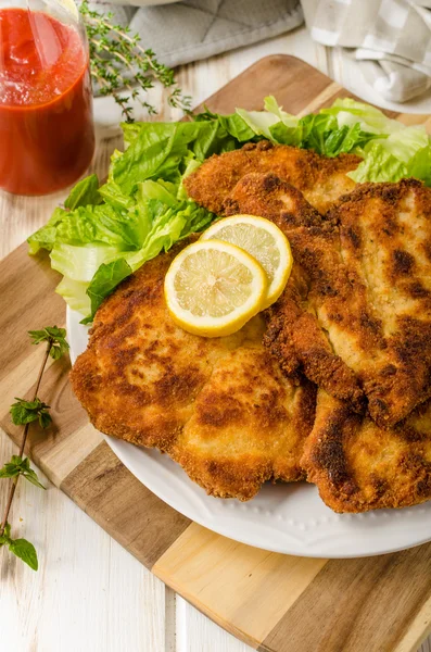 Delicious schnitzel with salad — Stock Photo, Image