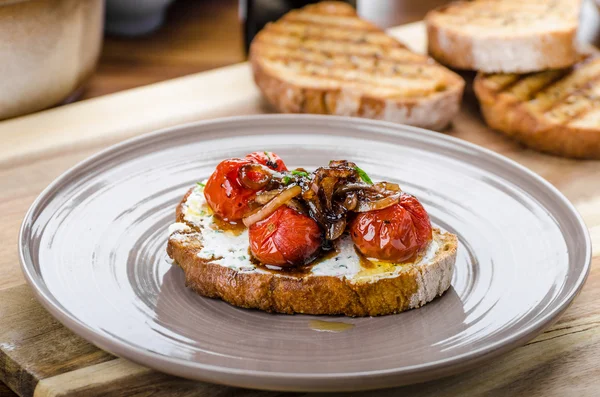 Crostini with roasted tomato — Stock Photo, Image