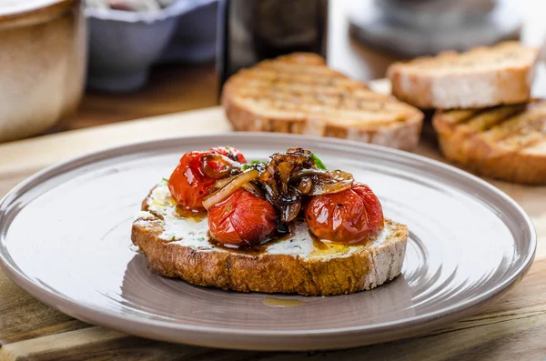 Crostini with roasted tomato — Stock Photo, Image