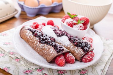 Kakao kek çilek ile