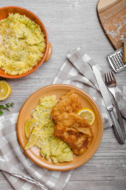 Ev yapımı güneşte kurutulmuş domates.