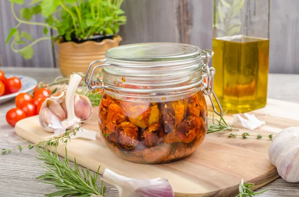 Tomates secos al sol caseros — Foto de Stock