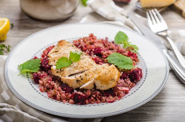 Filete de pollo con gachas de trigo sarraceno — Foto de Stock