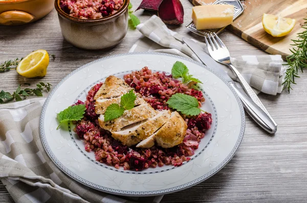 Filete de pollo con gachas de trigo sarraceno — Foto de Stock