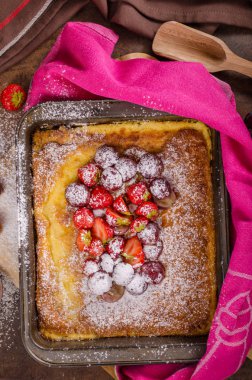 Bir tabak meyve içinde pişirme gözleme