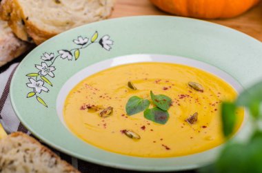 Kremalı balkabağı çorbası