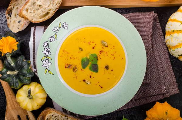 Вершковий суп з гарбуза — стокове фото