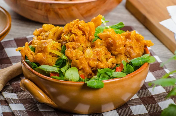 Çıtır soğan bhajis — Stok fotoğraf