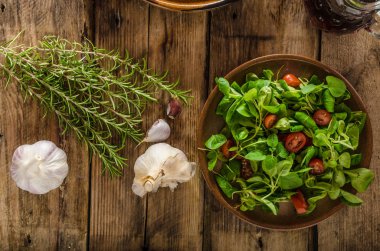 Taze marul kuzu salatası