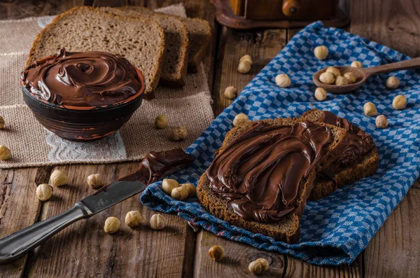 Tartinade de noisettes délicieux — Photo